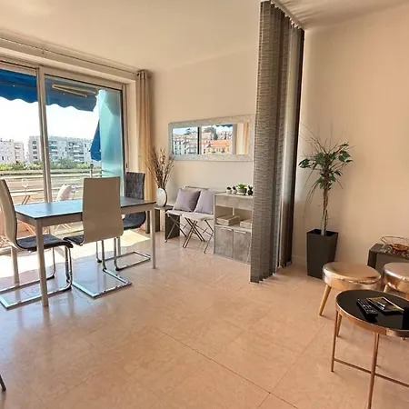 Beautiful 2 Bedroom Terrace And Parking *