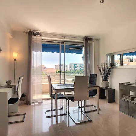 Beautiful 2 Bedroom Terrace And Parking Apartment