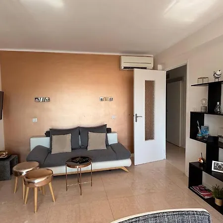 Beautiful 2 Bedroom Terrace And Parking Apartment