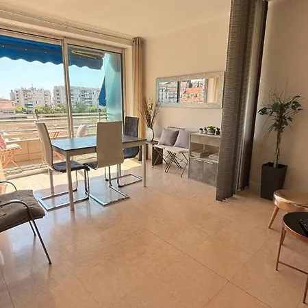 Beautiful 2 Bedroom Terrace And Parking Apartment Cannes
