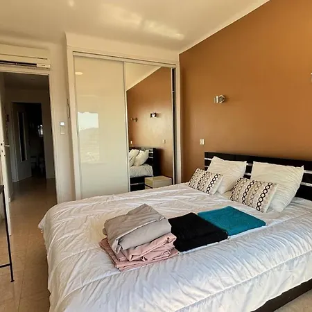 Apartment Beautiful 2 Bedroom Terrace And Parking *