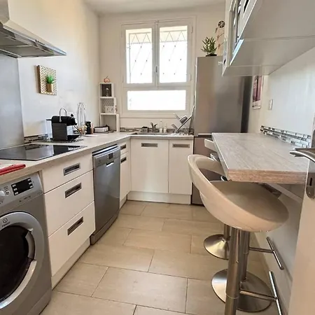 Beautiful 2 Bedroom Terrace And Parking *