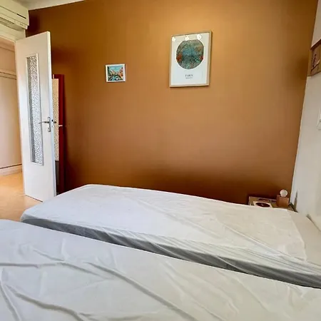 Beautiful 2 Bedroom Terrace And Parking Apartment *