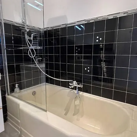 Beautiful 2 Bedroom Terrace And Parking Apartment